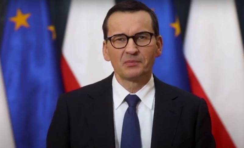 Премьер-министр Польши заговорил о китайских аэростатах после появления неизвестного воздушного шара в небе над страной