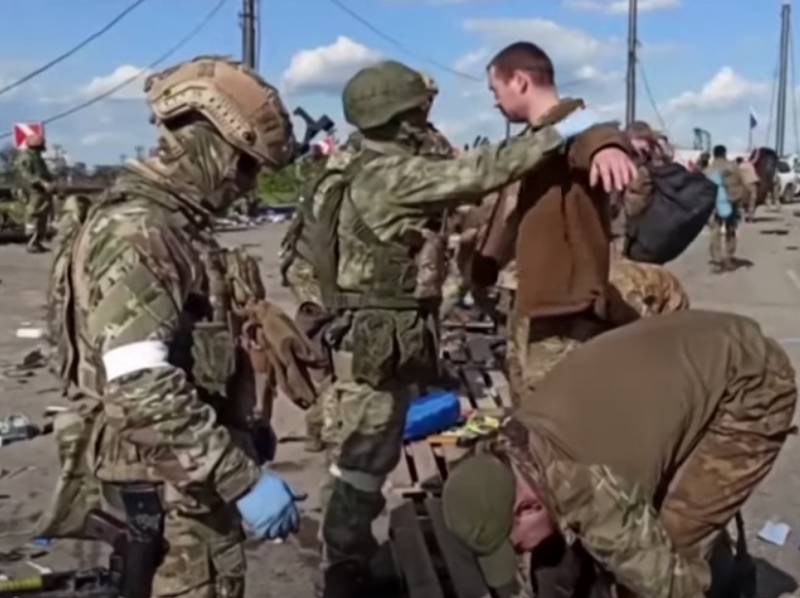 На Украине заподозрили в госизмене военнослужащего, убедившего своего командира отдать приказ сдаться в плен в Мариуполе