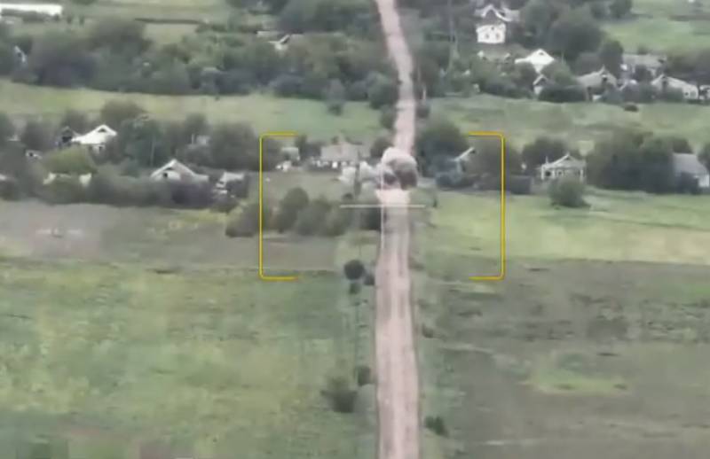 Поражение российскими FPV-дронами танка ВСУ попало в кадр камеры беспилотника