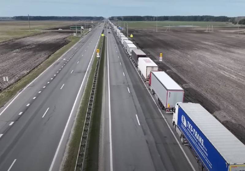 Власти Польши собираются запретить движение через границу для российских и белорусских грузовиков