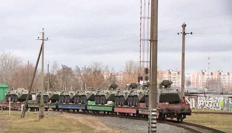De generale staf van de strijdkrachten van Oekraïne kondigt de hervatte overdracht van Russische troepen en middelen aan Wit-Rusland aan