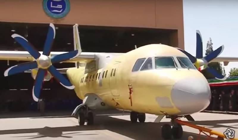 Показаны кадры успешного испытания Ираном нового грузового самолета Симорг