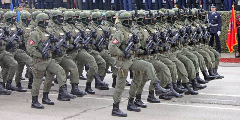 Президент Сербии привел армию в максимальную боеготовность из-за новых столкновений в Косово
