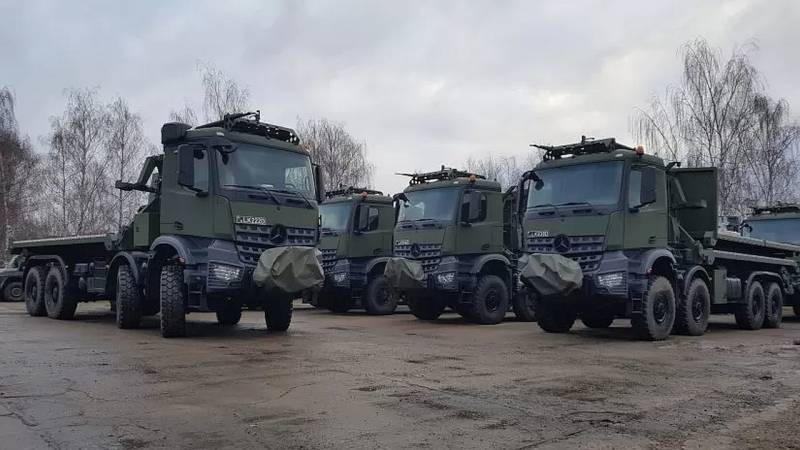 Компания Daimler концерна Mercedes-Benz поставит более 300 грузовиков для литовской армии