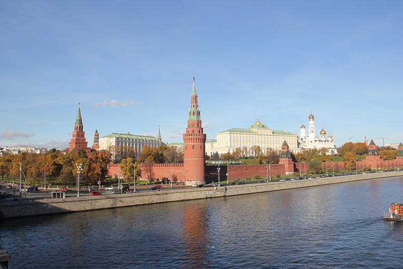 Американский журналист счёл абсурдной версию западных стран о причастности самой России к атаке на Кремль