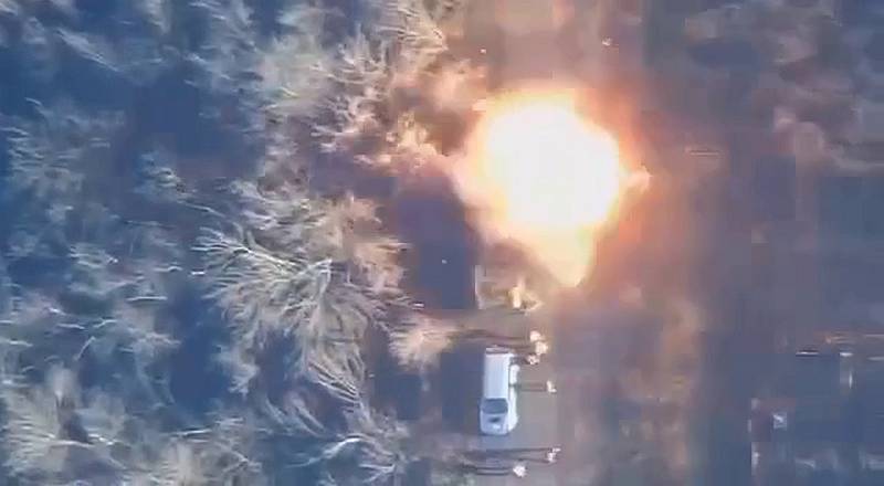 Показаны кадры поражения украинских РСЗО российскими ударными дронами Ланцет
