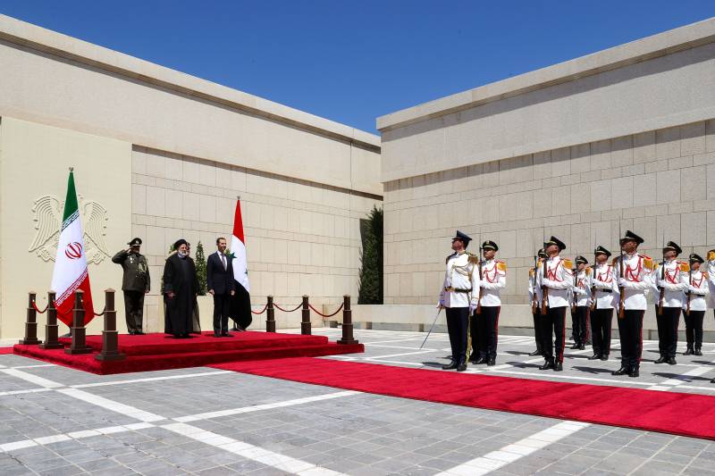 Президент Ирана Раиси прибыл сегодня в Сирию со своим первым официальным визитом