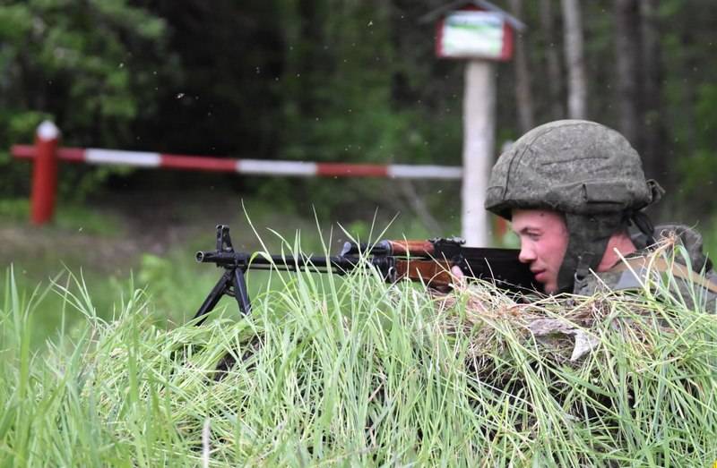 Белоруссия начала возводить линию оборонительных сооружений вдоль границы с Украиной
