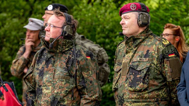 Министр обороны Германии: Если прекратить поставки вооружения, конец Украины наступил бы завтра