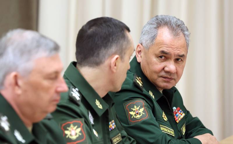 Министр обороны РФ дал указание заместителю взять под особый контроль снабжение войск в зоне спецоперации боеприпасами и вооружением