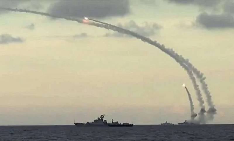 La marine ukrainienne met en garde contre un risque élevé de frappes de missiles, la Russie a amené des porte-avions Caliber en mer Noire