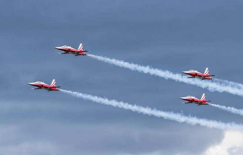 Столкновение двух истребителей швейцарской пилотажной группы Patrouille Suisse попало в Сеть