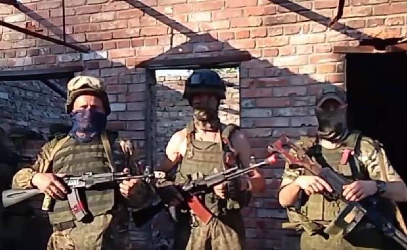 Koresponden militer: formasi Ukraina tidak dapat memasuki Berkhovka, yang dikendalikan oleh Angkatan Bersenjata Rusia, dekat Artemivsk
