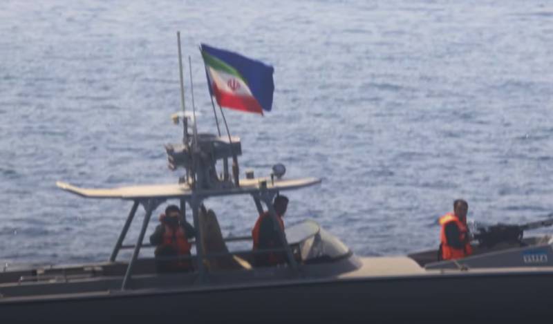 واکنش ایران به اظهارات نیروی دریایی آمریکا مبنی بر تعقیب کشتی یونانی توسط قایق‌های سپاه در تنگه هرمز.