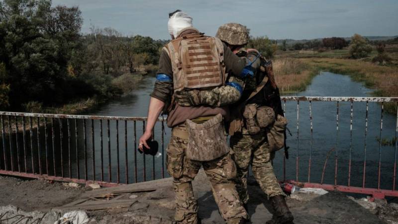 Syrsky, comandantul Forțelor Armate ale Forțelor Armate ale Ucrainei, i-a raportat lui Zelensky despre tranziția Forțelor Armate ale Ucrainei la bătăliile de poziție lângă Artyomovsk