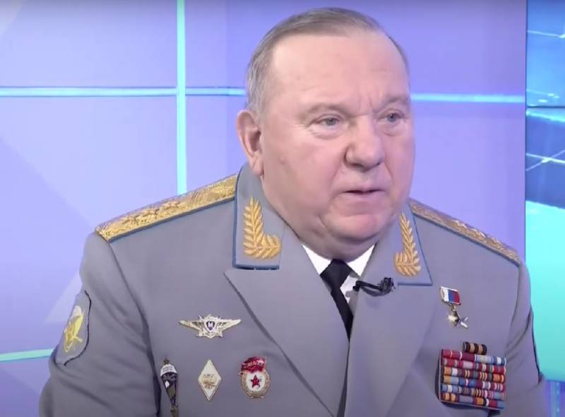 元空挺部隊司令官シャマノフ将軍は、ウクライナ軍の反撃を反映して第58軍の隊員に演説した。