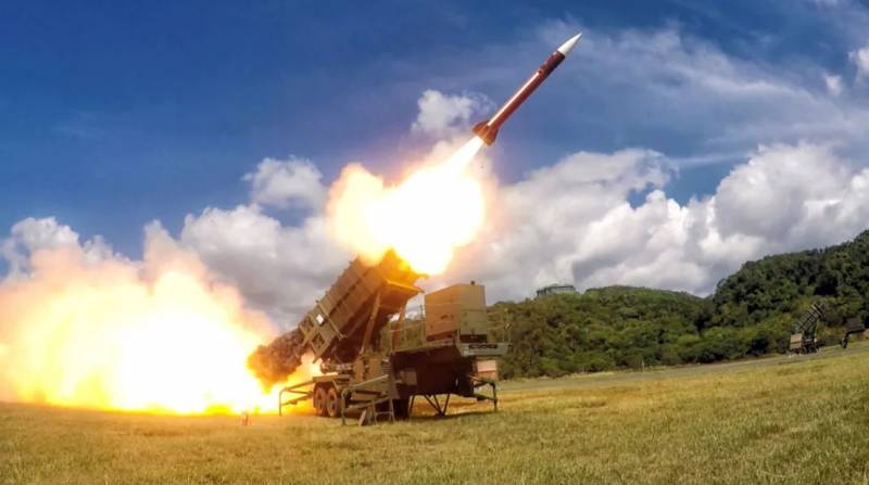 Система ПВО Тайваня: объектовые зенитные ракетные комплексы средней и большой дальности
