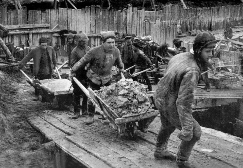Sfatare il mito antisovietico: sulle differenze tra il gulag e i campi di concentramento nazisti