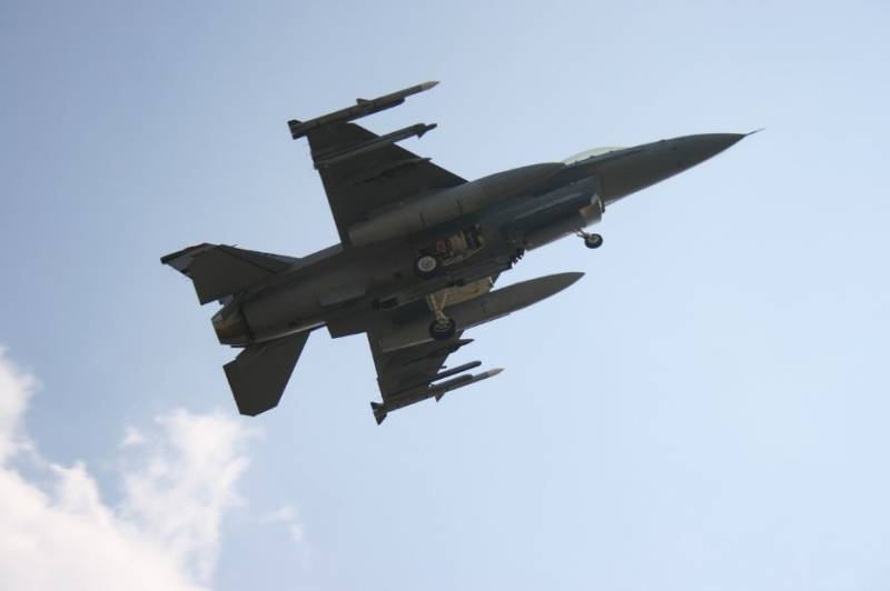 Myśliwiec F-16: jak dobry samolot może wkrótce zdobyć Ukraina