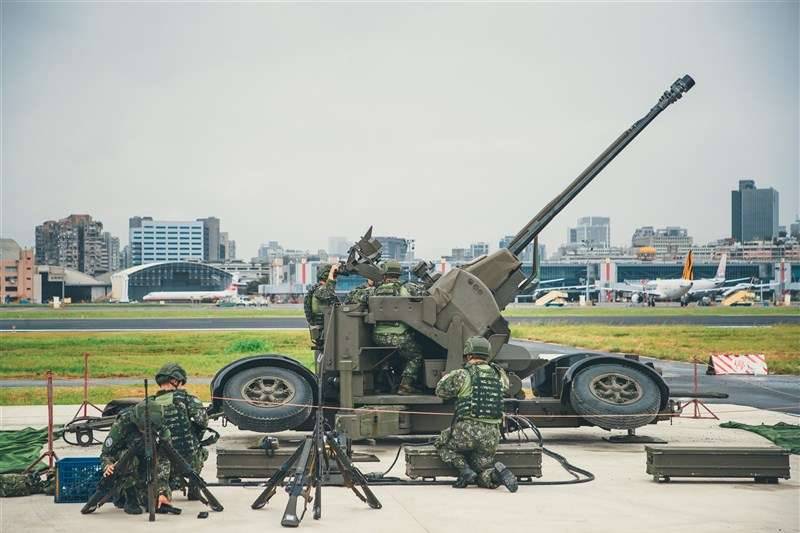 Tajvan légvédelmi rendszere: légvédelmi géppuskák és tüzérségi berendezések
