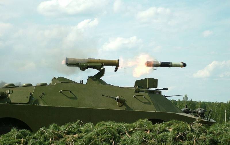 В кадр попало уничтожение танка ВСУ точным попаданием из ПТУРа