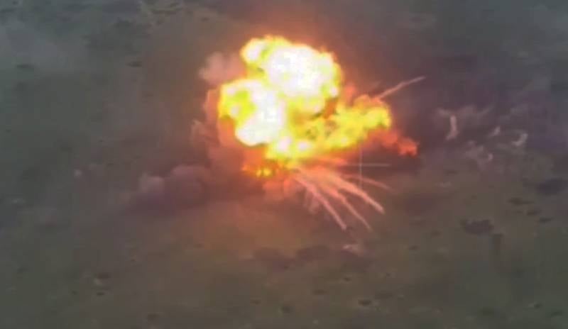 Британская пресса показала российские кадры взрыва «танка-камикадзе» Т-54 ВС РФ с шестью тоннами взрывчатки
