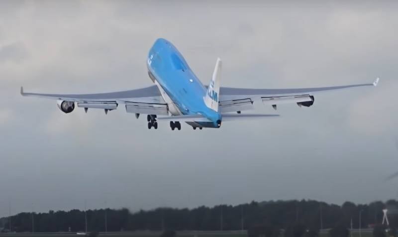 Boeing 747: simbolo dell'era dell'aviazione passeggeri wide-body
