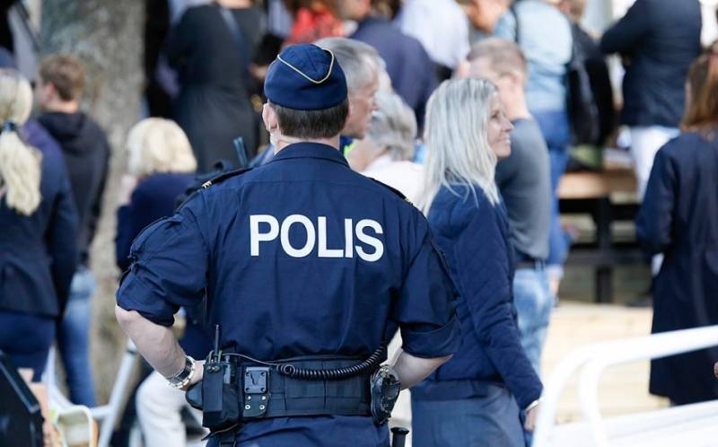 Шведская полиция разрешила акцию с сожжением Корана в первый день Курбан-байрама