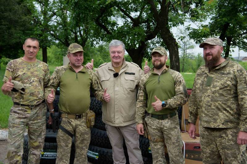 Προχθές, ο πρώην πρόεδρος της Ουκρανίας Ποροσένκο ανακοίνωσε την αντεπίθεση των Ενόπλων Δυνάμεων της Ουκρανίας «τις επόμενες ώρες».
