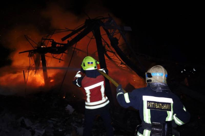 Durante a noite, foram realizados ataques a objetos em diferentes distritos de Kiev, novas chegadas foram relatadas no complexo GUR