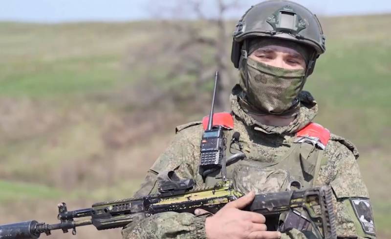انهدام DRG نیروهای مسلح اوکراین که با استفاده از پهپاد با تصویرگر حرارتی و مجموعه ایرونی شناسایی شد، وارد قاب شد.