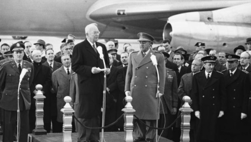 הנשיא האמריקני אייזנהאואר ופרנקו בבסיס האוויר טורח'ון דה ארדוז