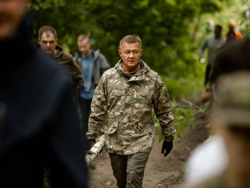 De gouverneur van de Koersk-regio kondigde de val aan van de Oekraïense UAV op het grondgebied van het oliedepot