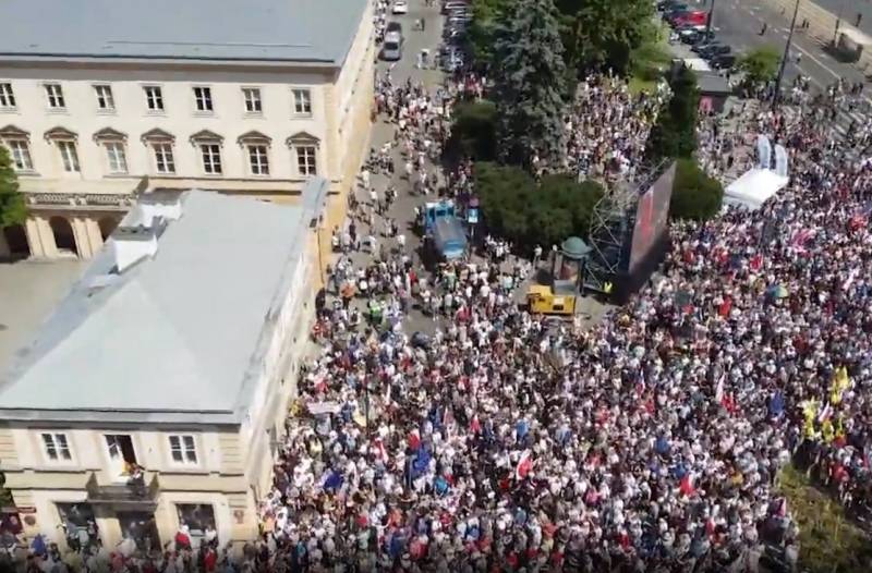 Митинг в поддержку оппозиции в Польше стал самым массовым в стране с 1989 года