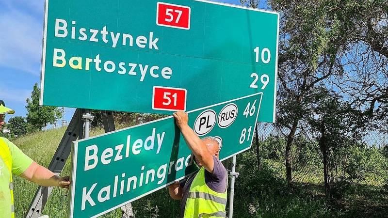 Na Polônia, eles começaram a substituir as inscrições nos sinais de trânsito de Kaliningrado a Krulevets