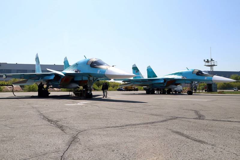 Un lote de nuevos bombarderos de primera línea Su-34 entró en servicio con las Fuerzas Aeroespaciales Rusas.