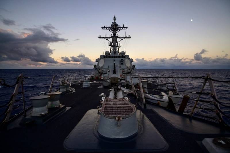 Появились кадры опасного сближения китайского и американского военных кораблей в Тайваньском проливе