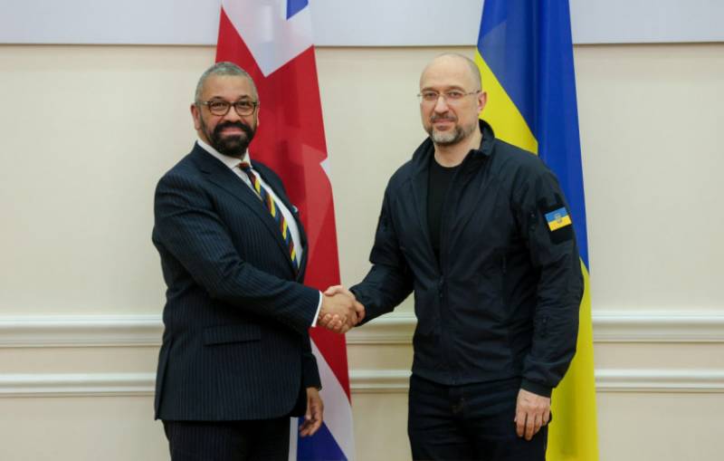 أعلن رئيس الوزراء الأوكراني شميهال عن إرسال الدفعة الأولى من طياري القوات المسلحة الأوكرانية للدراسة في المملكة المتحدة.