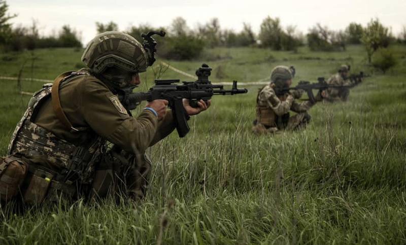 معاون وزیر دفاع اوکراین: نیروهای مسلح اوکراین به "حمله موفقیت آمیز" در جهت باخموت ادامه می دهند.