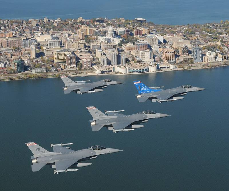 Ukrainan puolustusministeri allekirjoitti muistion F-11-hävittäjien lentäjien kouluttamisesta 16 maan sotilasosastojen päälliköiden kanssa