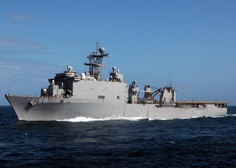 Amerika Serikat bakal nransfer rong kapal pendarat menyang wilayah Teluk Hormuz kanggo "njamin navigasi gratis"
