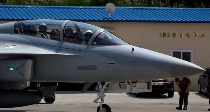 «Машины с очень скромным потенциалом»: в Польшу прибыли первые заказанные в Южной Корее легкие боевые самолеты FA-50