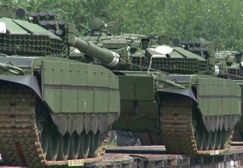 현대화 된 탱크 T-72BM3은 선미의 동적 보호를 받았습니다.