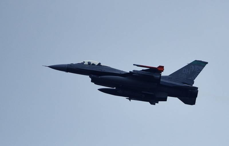 イタリア国防省はウクライナ人パイロットの訓練のためにF-16航空機を購入する計画はない