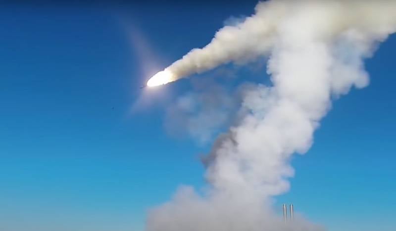 Napközben az Orosz Fegyveres Erők Onyx rakétákkal csaptak le az odesszai és a Nikolaev régióban lévő célpontokra.