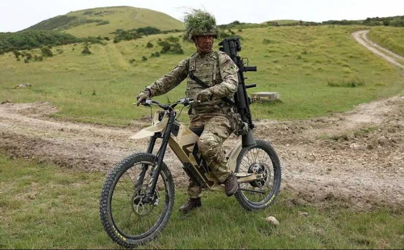 ब्रिटिश सेना ने टैंक रोधी दल को इलेक्ट्रिक साइकिलों पर बिठाया