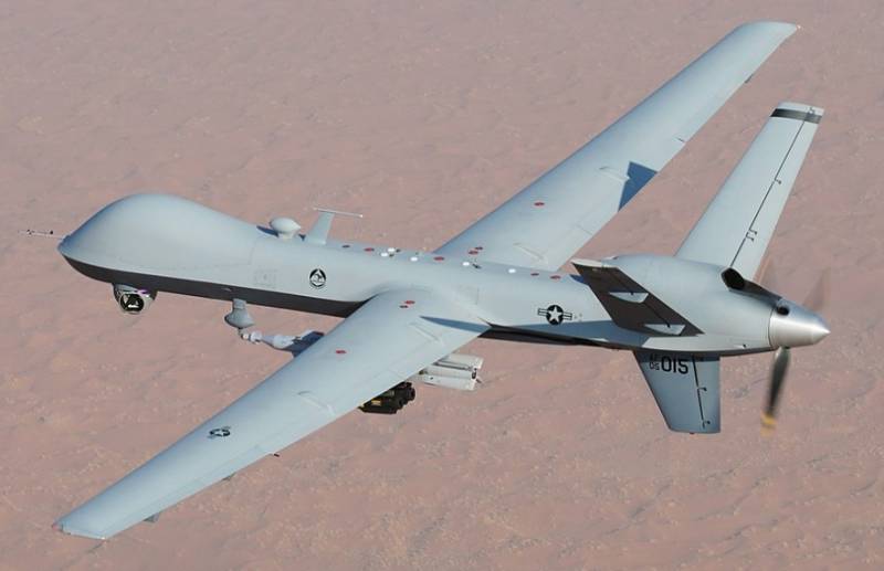 シリアでアメリカの無人航空機の近くでロシア戦闘機が「危険な行動」をしている映像があった