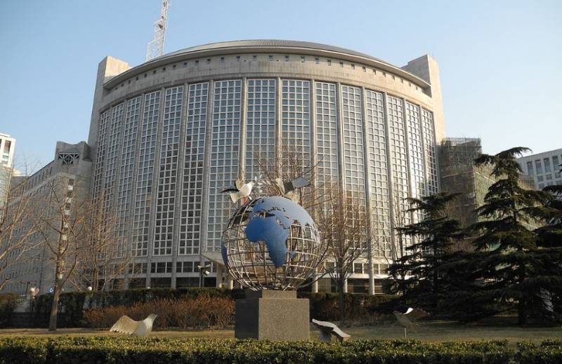 O representante oficial do Ministério das Relações Exteriores da China não especificou o motivo da destituição do cargo de chefe de departamento
