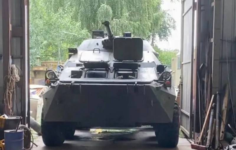 Un ibrido di BTR-80 e BRM-1K è stato avvistato in servizio con le forze armate dell'Ucraina