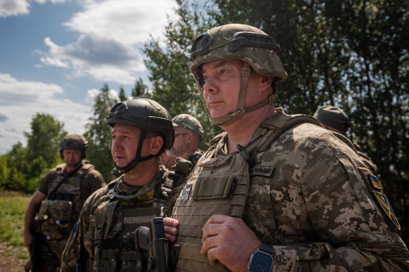 우크라이나 군대의 OS 사령관 Naev : 지난 주에 벨로루시와의 국경에 2,5 개 이상의 지뢰가 설치되었습니다.